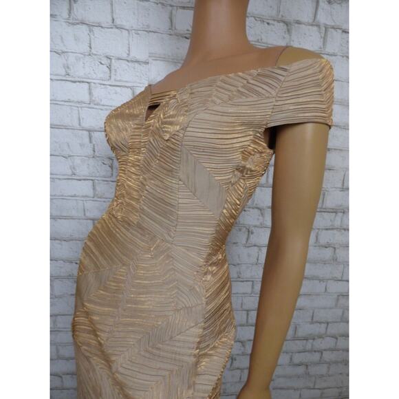 $690 Black Halo Eve Gold Metallic Harrow Off Shoulder Sheath Gown 2 NWT - Picture 8 of 16